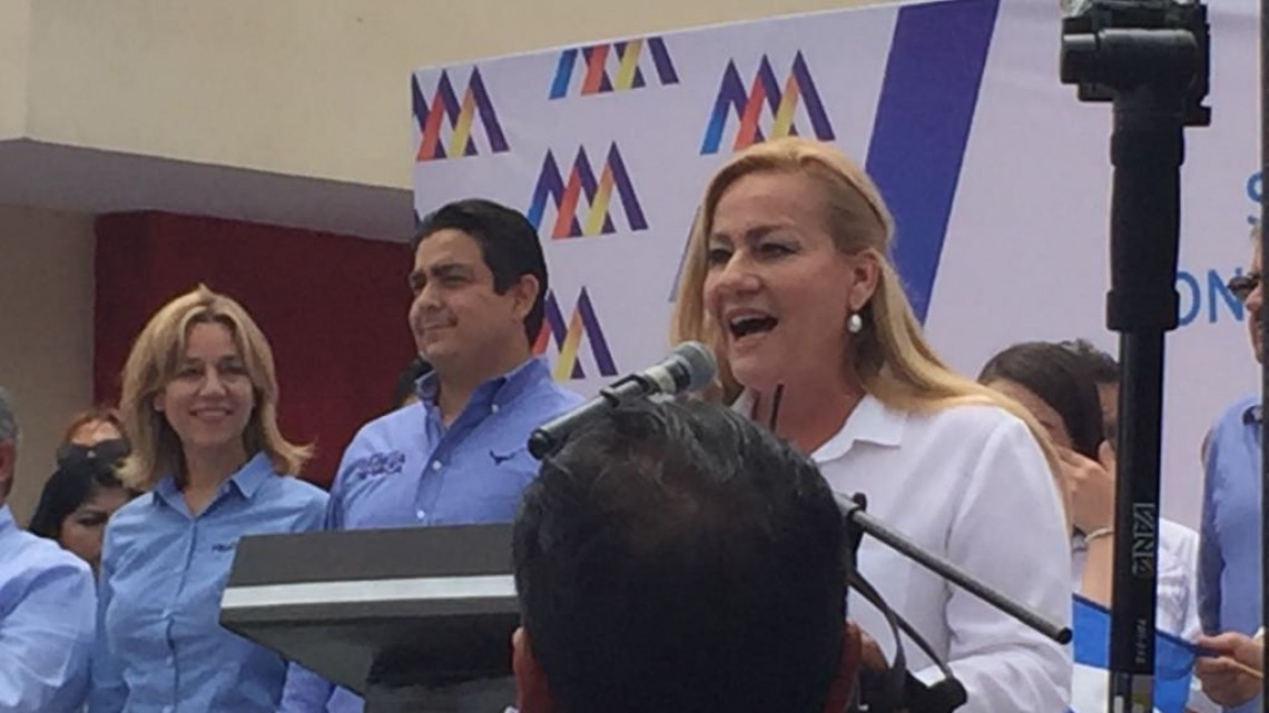 Alma Laura Amparán se registra para alcaldía en Altamira