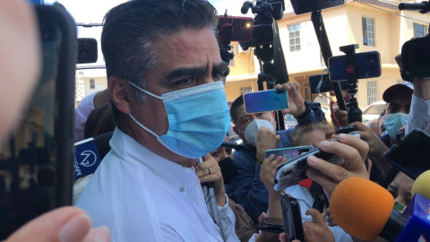 Acude "Chuma" a votar en familia