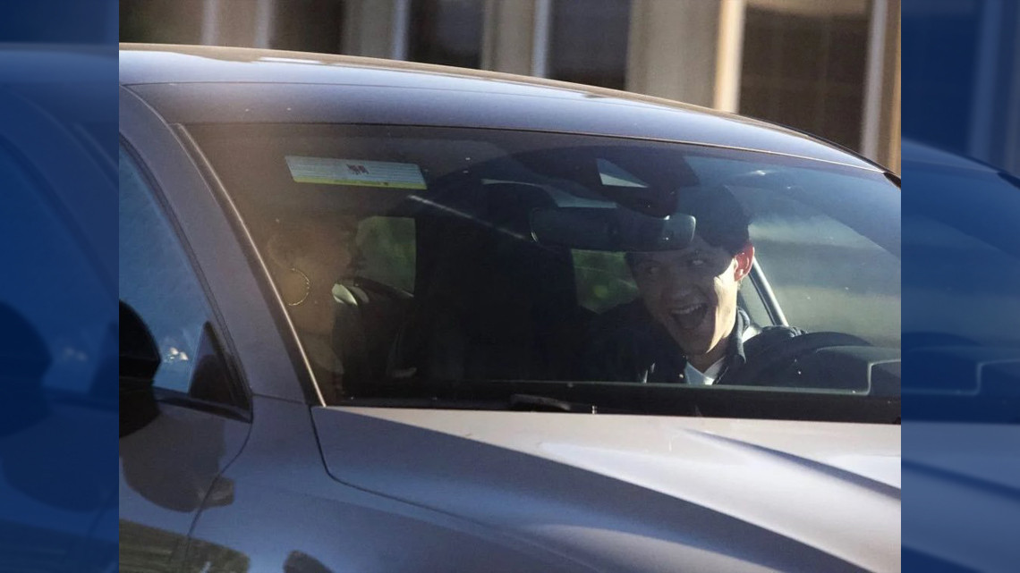 ¡Romance confirmado! Captan a Zendaya y Tom Holland besándose