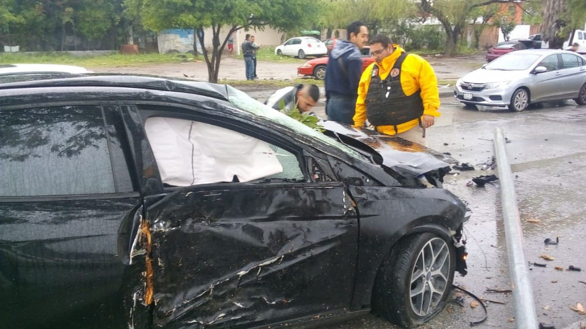 Fuerte choque en Matamoros provoca caos y miles de pesos en pérdidas