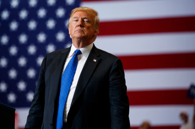 Trump propone medidas contra migrantes legales