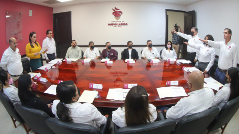 Toman protesta integrantes del comité de transparencia