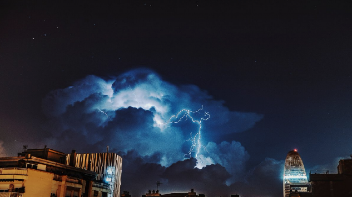#Galería Las espectaculares tormentas eléctricas en Japón, Italia y España