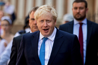 Comisión Europea advierte a Johnson que debe asumir compromiso con UE