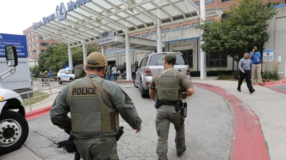 Detienen a hombre armado en hospital de Chicago