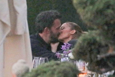 Captan a JLO y Ben Affleck besándose y se confirma su romance 