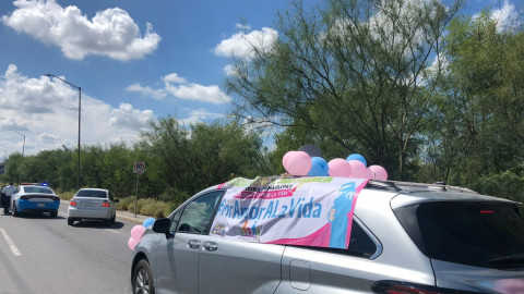 Participan alrededor de 100 reynosenses en caravana pro-vida