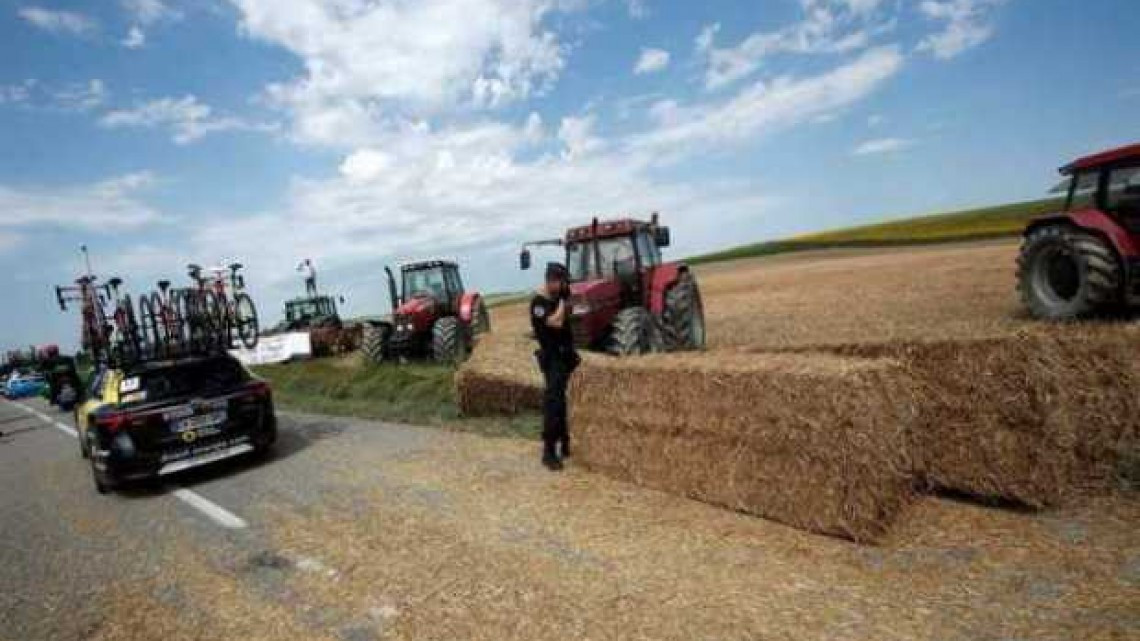Protestas de agricultores detuvieron el Tour de Francia