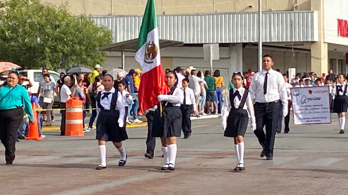 Desfilan por la Independencia