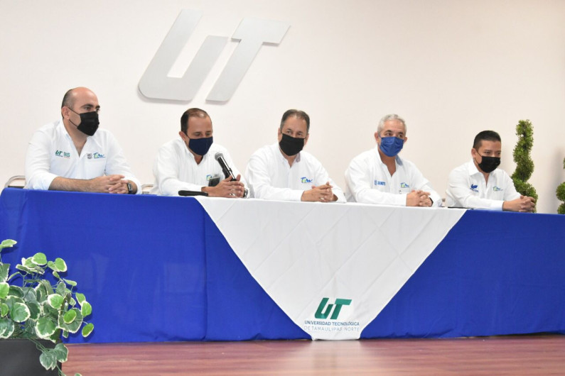 Universidades y empresarios dialogan sobre demanda laboral 