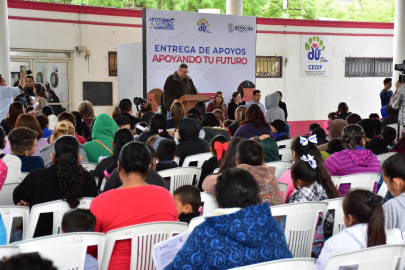 Benefician DIF y Ayuntamiento con becas apoyando tu futuro