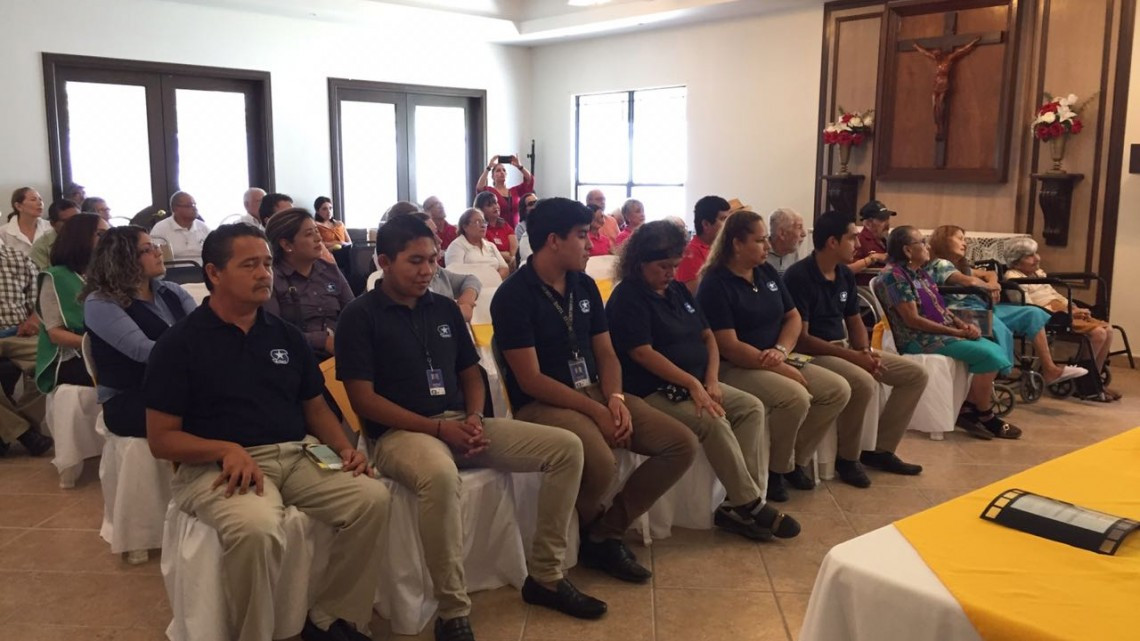 Entrega Smart redondeó a beneficio de asilo de ancianos