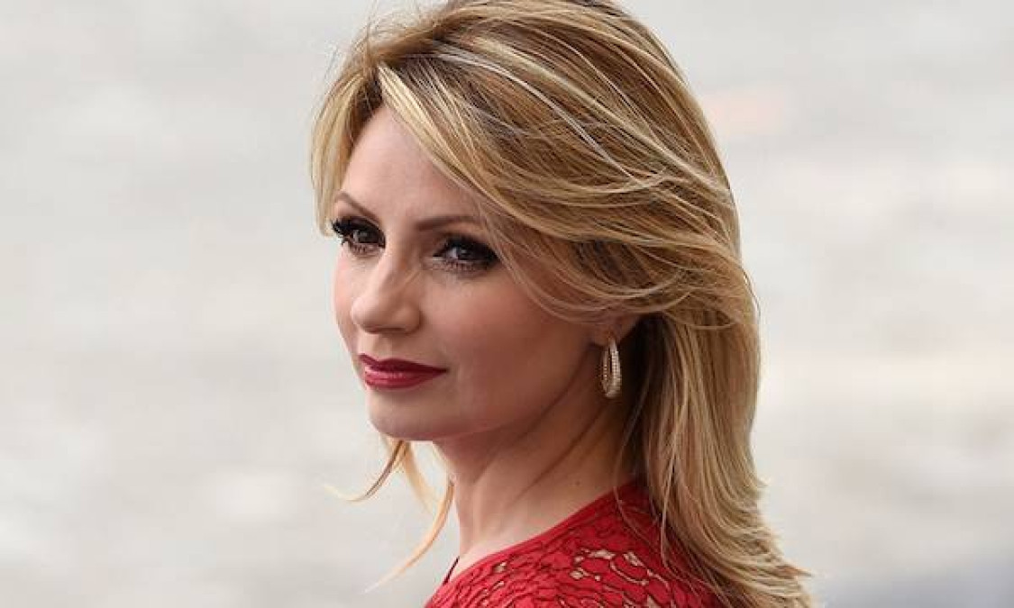 Angélica Rivera camina sin seguridad en LA 