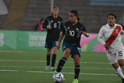 Argentina debuta con triunfo sobre Perú en futbol femenil de Lima 2019