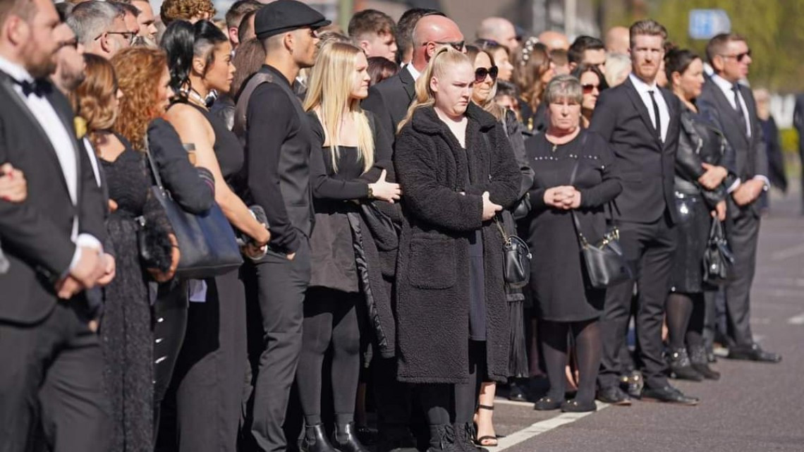 Fieles hasta el final: Integrantes de The Wanted llevan el féretro de Tom Parker