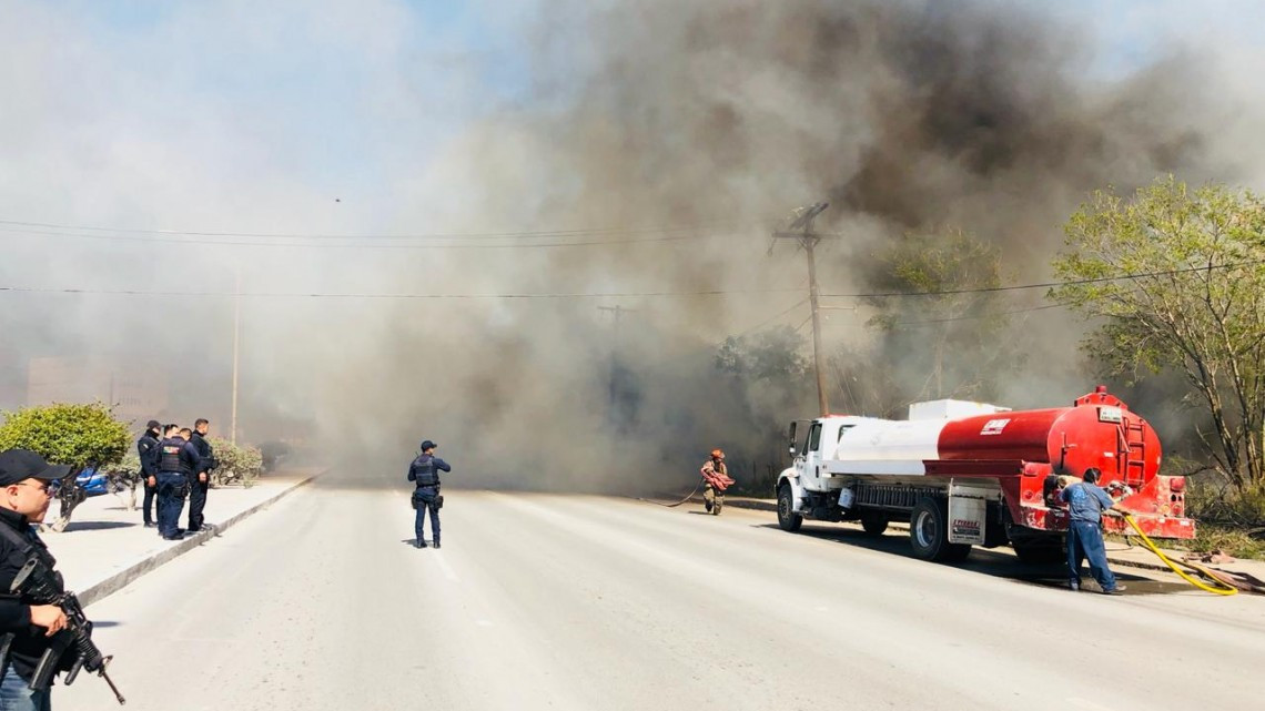 Cierran la Pedro Cárdenas por incendio de zacatal