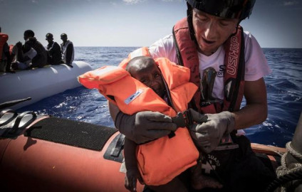 Rescatan a inmigrantes en el Mediterráneo