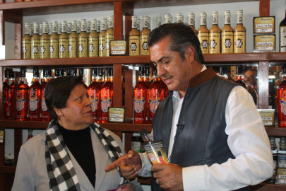 Bronco lanza propuesta de eliminar salario mínimo