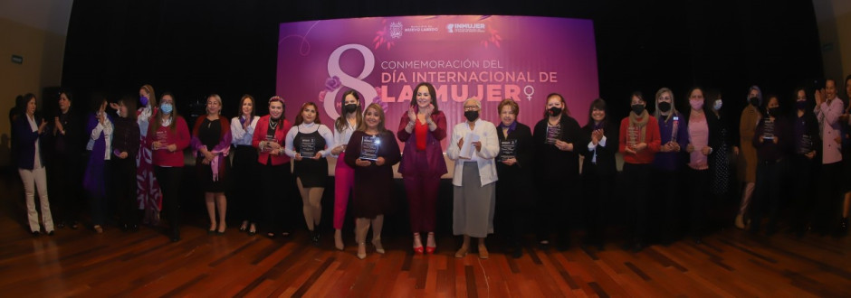 Destacadas mujeres neolaredenses reciben reconocimiento en honor a su trayectoria en favor a la comunidad 