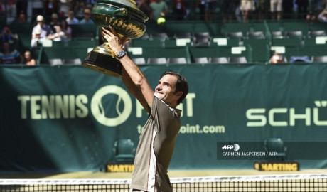 Roger Federer obtiene su título 102 y se acerca al récord de Connors