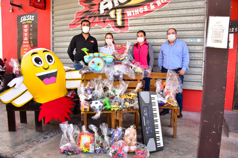 DIF Reynosa agradece la donación de juguetes a Atomix Wings & Rings 