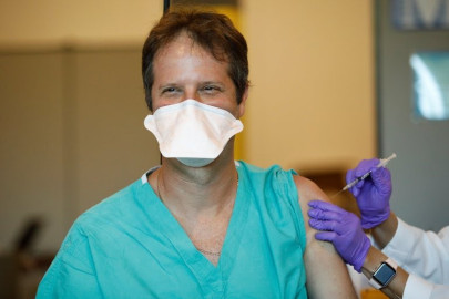 Florida inicia vacunación contra el covid-19