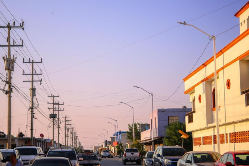 "Estrenan" cien lámparas Led y 150 árboles en San Valentín