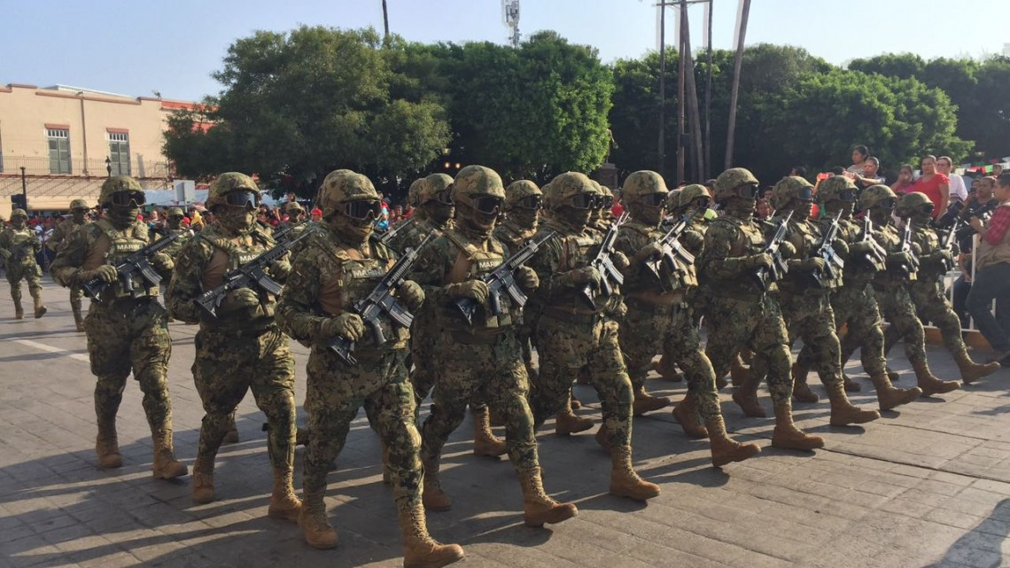 Matamorenses disfrutan desfile militar