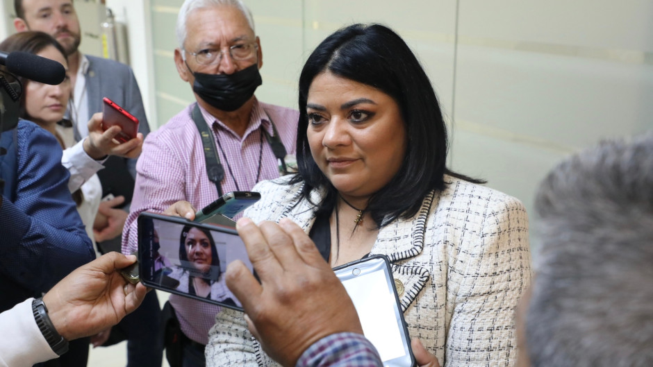 Respalda Úrsula Salazar nombramiento del director administrativo pese a señalamientos de moches