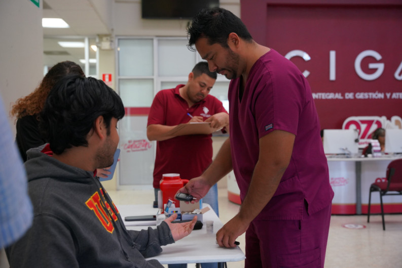 Revisan niveles de glucosa a ciudadanía en el Día Mundial de la Diabetes