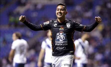 Pachuca golea a Puebla y lidera la tabla general