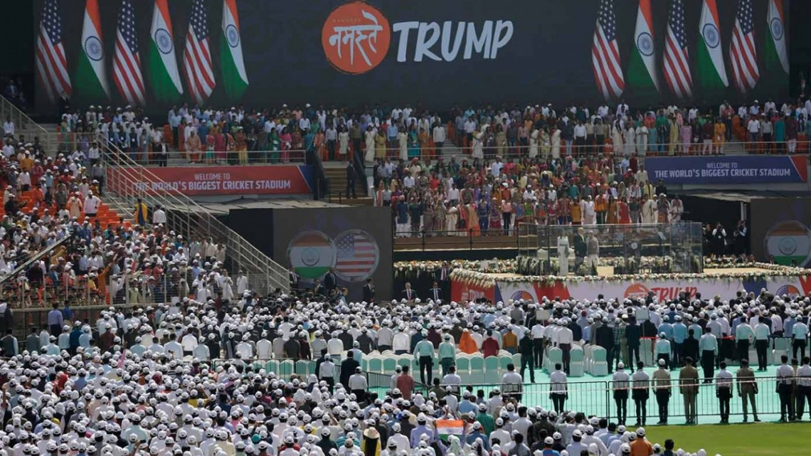 Ante 100 mil personas, Trump comienza visita oficial en India