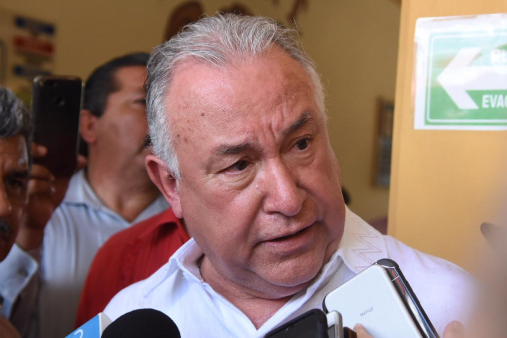 Descartan recortes a educación 