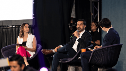 Maynez propone reforma para cobrar más impuestos a empresas refresqueras y tabacalera