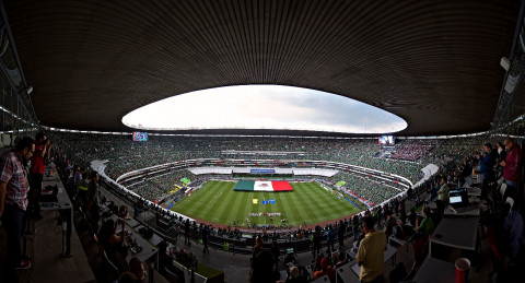 Anuncia AMLO que  ya apartó el Estadio Azteca para cierre de campaña