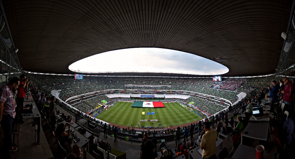 Anuncia AMLO que  ya apartó el Estadio Azteca para cierre de campaña