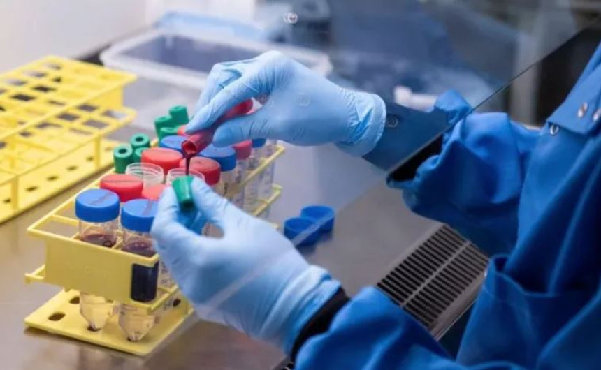 Repuntan contagios de coronavirus en Reino Unido 