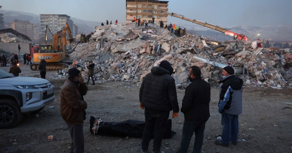 Envía la Autoridad Palestina a 73 rescatistas a Turquía y Siria