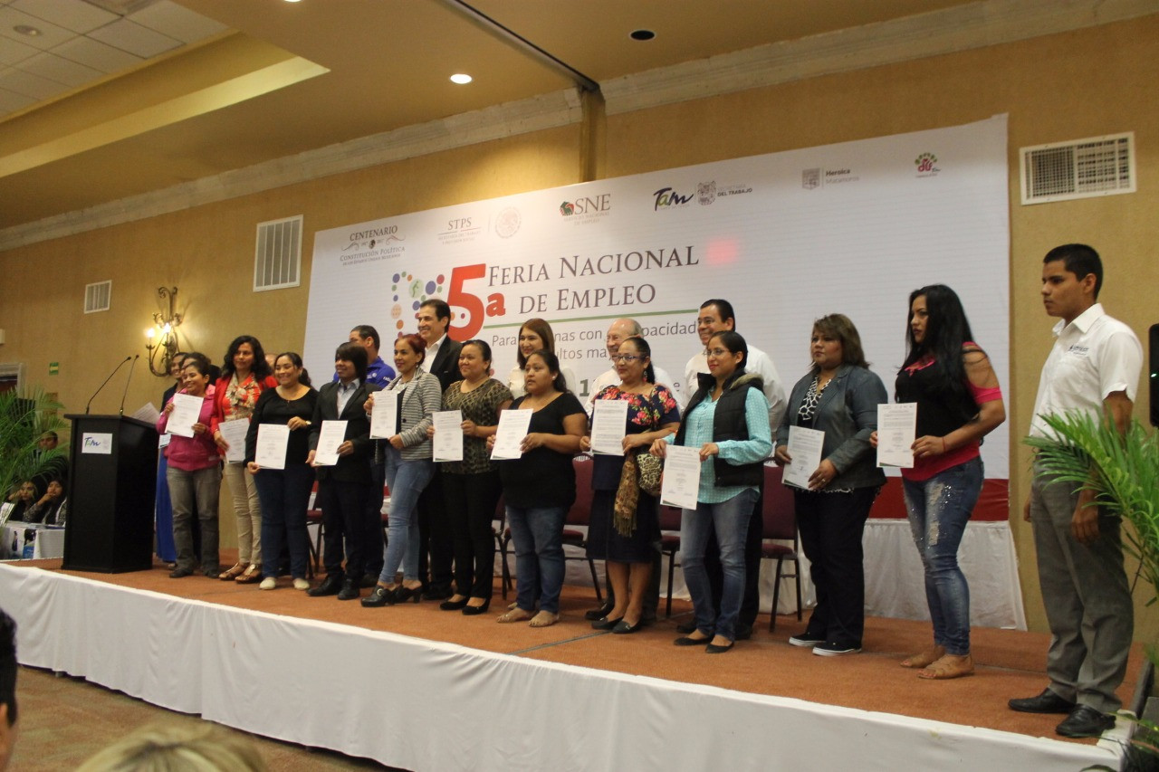Asisten 326 a 5a Feria Nacional de Empleo para personas vulnerables
