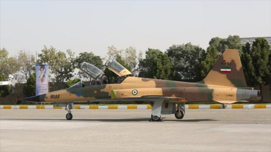 Irán presenta su primer avión de combate de fabricación nacional