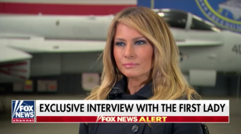 Melania cambia de look y luce irreconocible