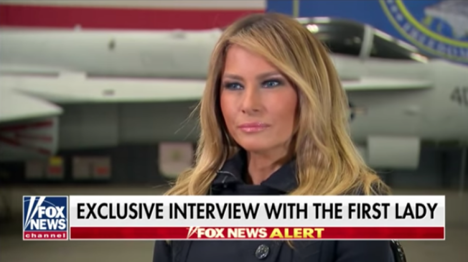 Melania cambia de look y luce irreconocible