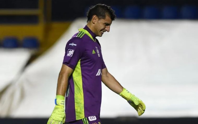 Nahuel Guzmán vuelve a dar positivo a la prueba de COVID-19