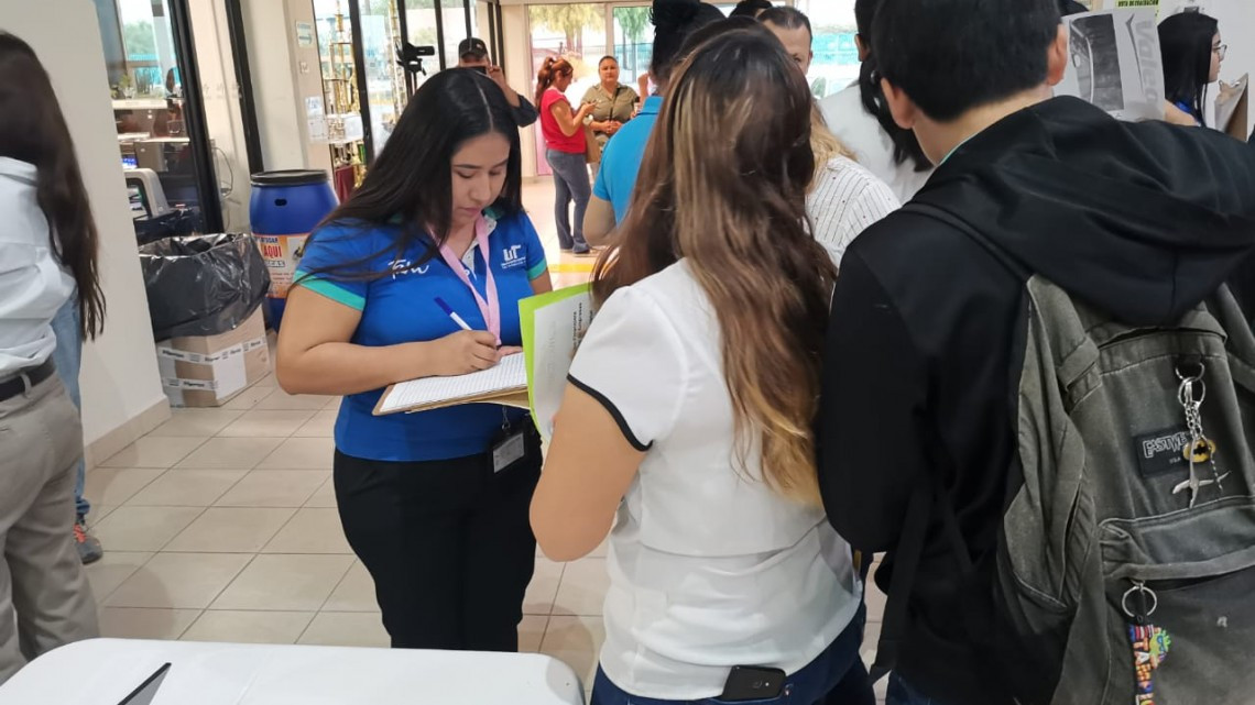 Busca Institución Profesional, promover a sus alumnos en el campo laboral