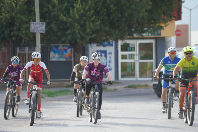 Ciudadanos, autoridades militares y municipales se unen en rodada ciclista por aniversario de Nuevo Laredo