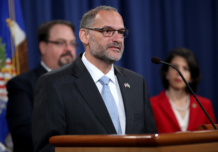 Destituyen a director de prisiones de Estados Unidos