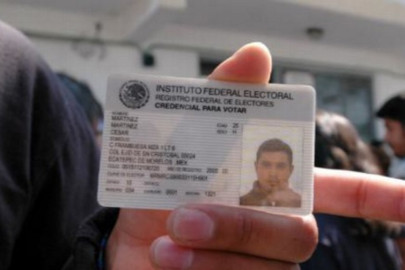 Largas filas para trámite de credencial de elector