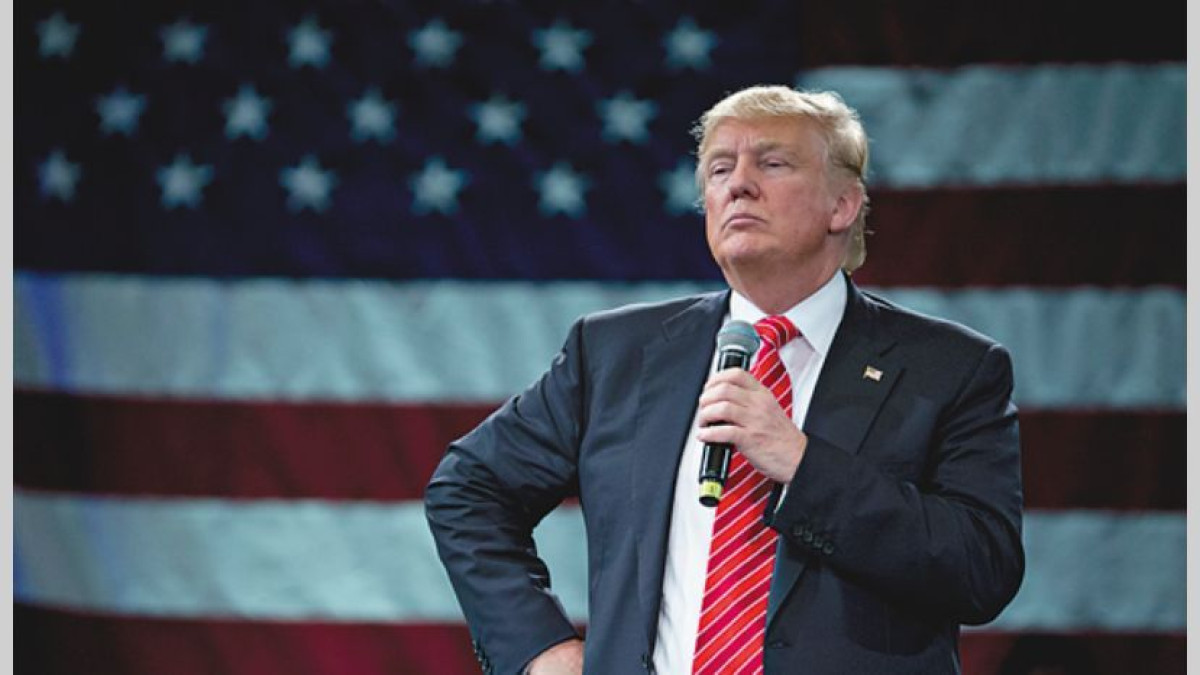 Trump advierte sobre quitar acreditaciones a medios