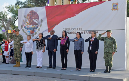 Realiza DIF Matamoros Ceremonia de Honores a la Bandera