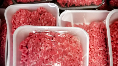 Retiran millones de libras de carne por temor de salmonela